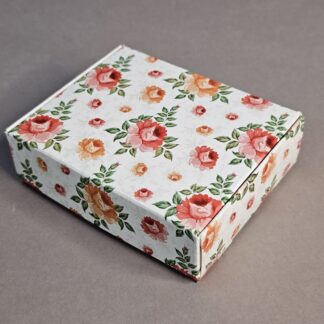 Коробка цельнокройная цветы красные 10х8х3