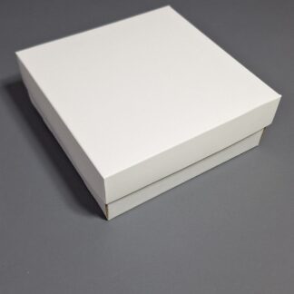 Коробка белая 16х16х6 см