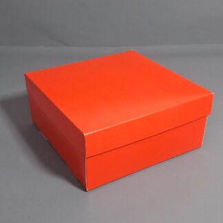 Коробка красная 18*18*8 см