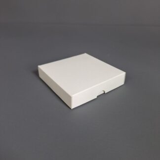 Коробка белая 9*9*2 см