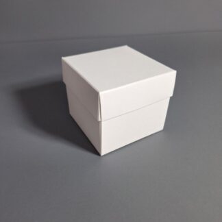 Коробка белая 9х9х8 см