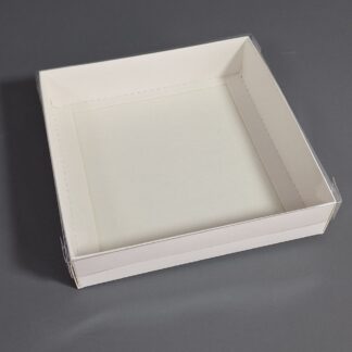 Коробка Белая 18*18*4 см